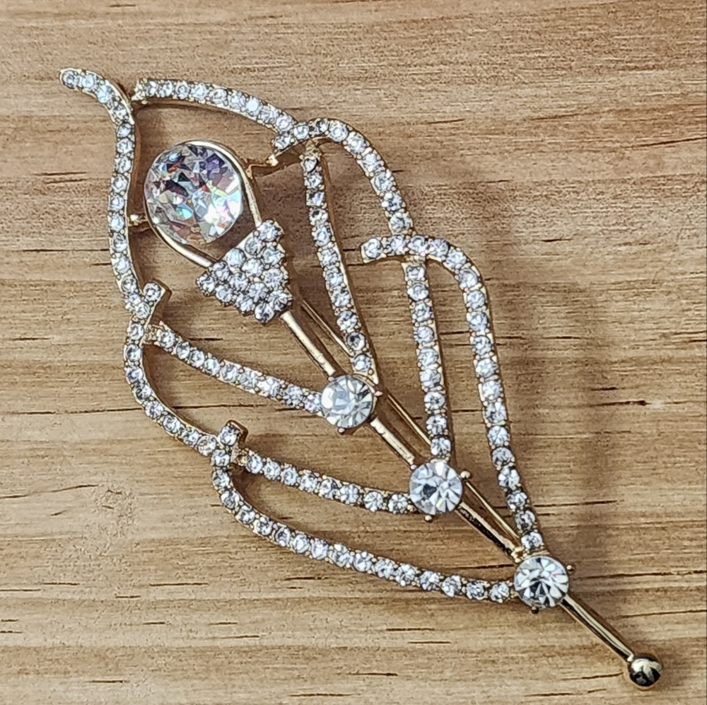 💎 Crystal Gold Leaf Brooch 💎